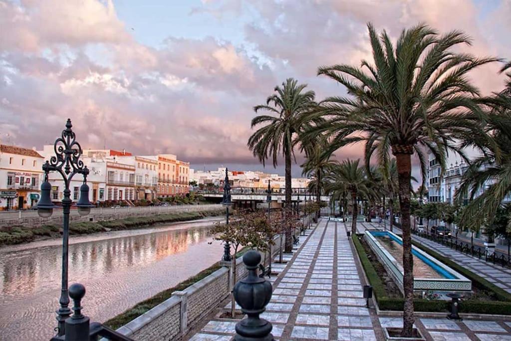 Fancy Apartment In A Historic House, Chiclana City Center By C. Dreams Chiclana de la Frontera Kültér fotó